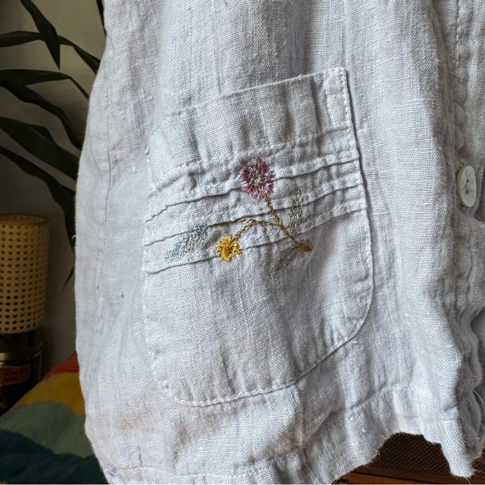 Vintage 90’s Hot Cotton 100% Linen Light Blue Embroidered Floral Button Down Top - Picture 3 of 8